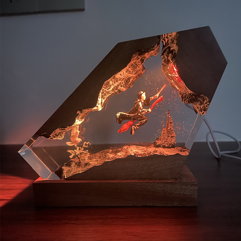 โคมไฟเรซิ่นไม้ลายวิเศษ นักเวทม - Desk Setup Lamp บทวิจารณ์และราคา