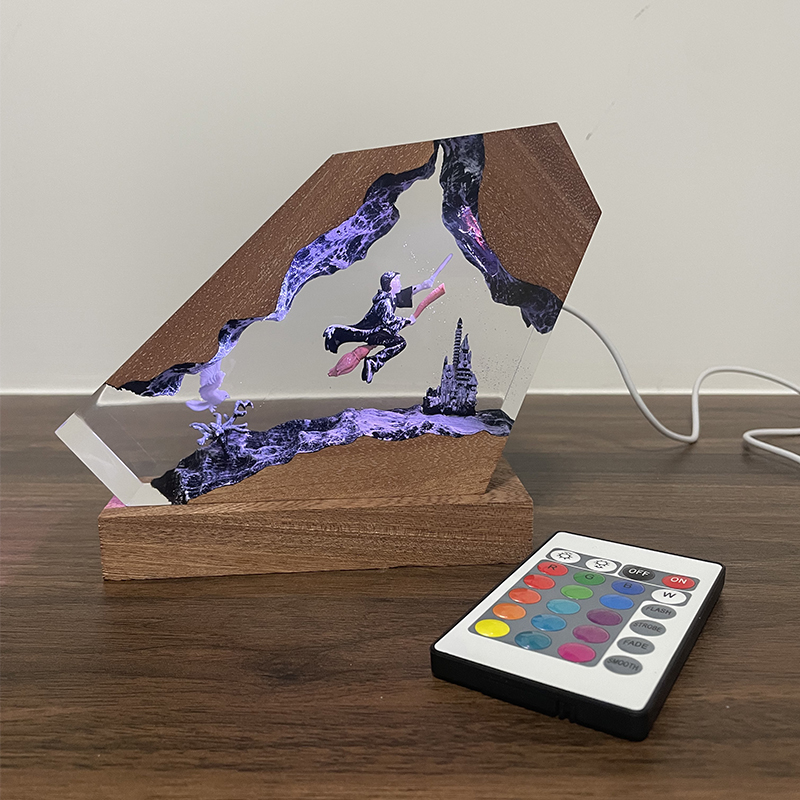 โคมไฟเรซิ่นไม้ลายวิเศษ นักเวทม - Desk Setup Lamp บทวิจารณ์และราคา